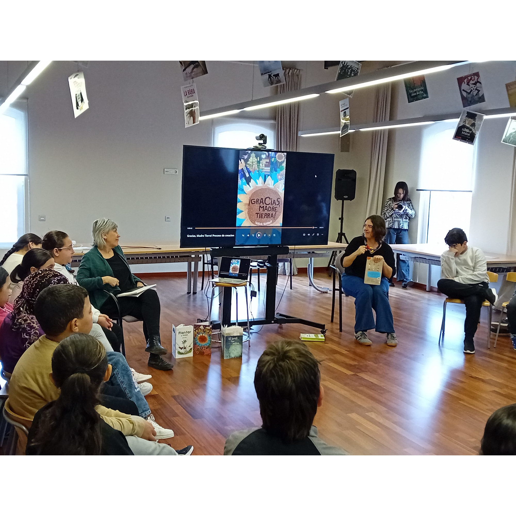 moment de la presentació amb les protagonistes