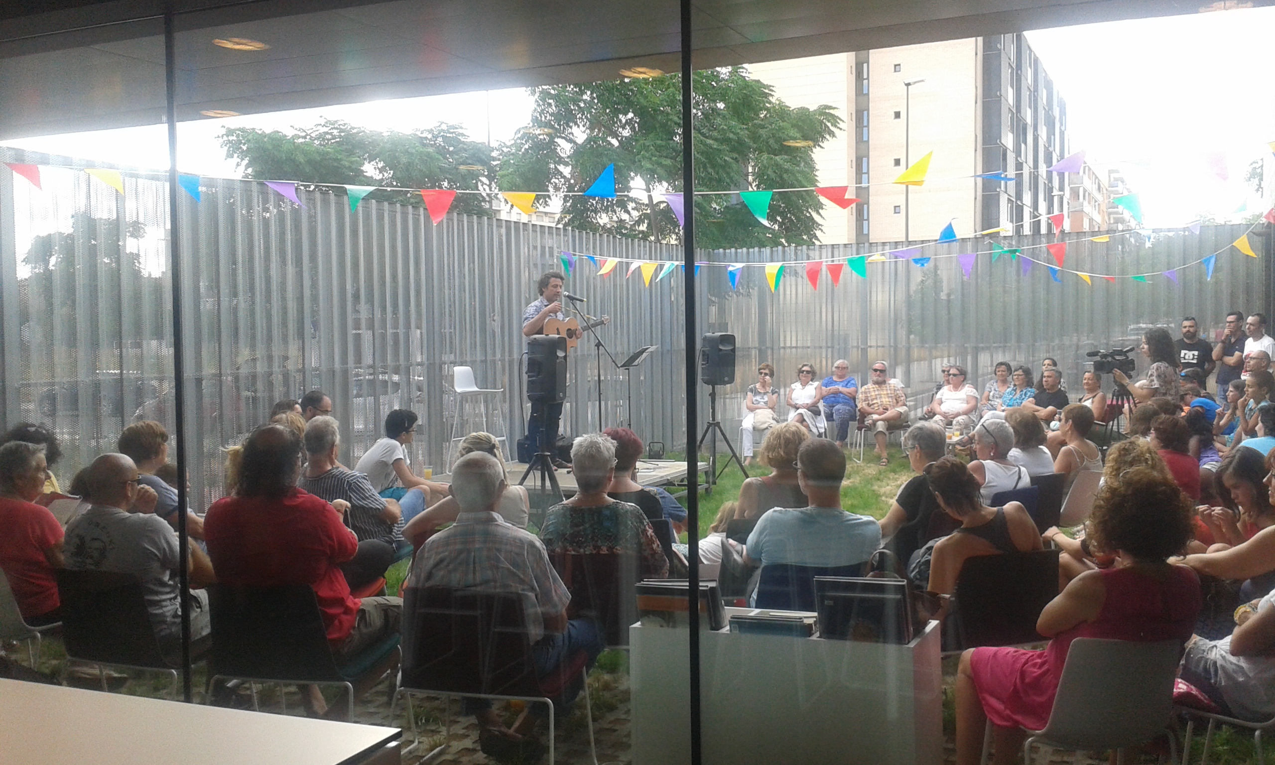 Fito Luri enceta el cicle Biblioteques Chill Out amb els Nostres Cantautors