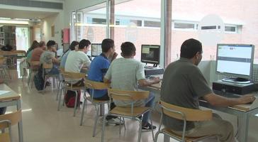 Joves a la biblioteca
