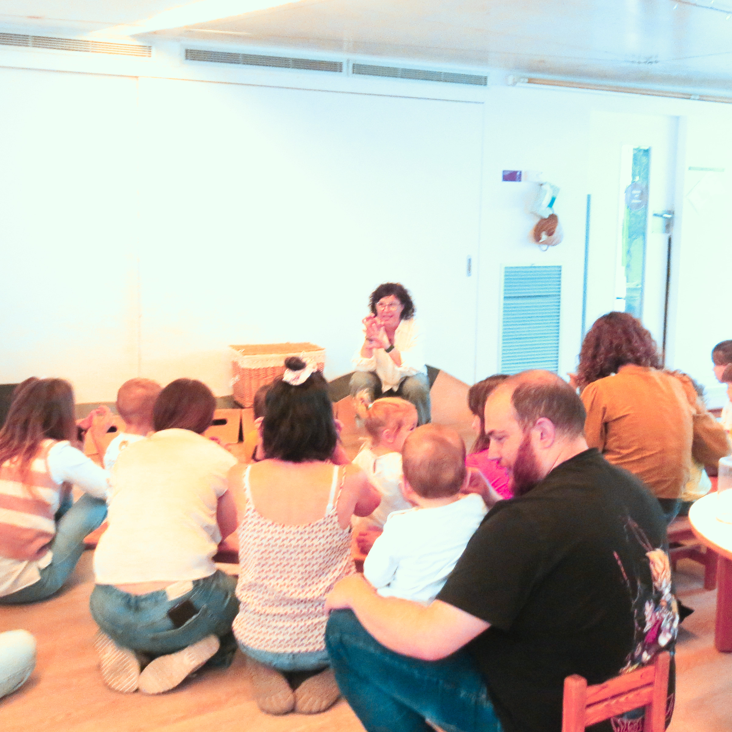Contes i cançons de falda pels més petits