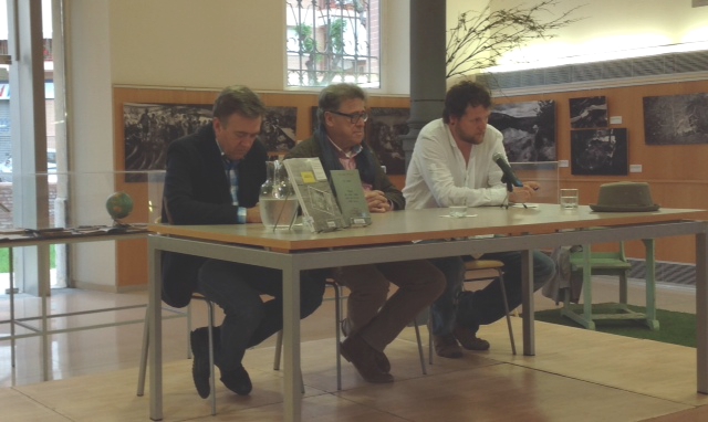  Sergi Bernal i Francesc Escribano van presentar el llibre i l'exposició "Desenterrant el silenci, Antoni Benaiges el mestre que va prometre el mar"