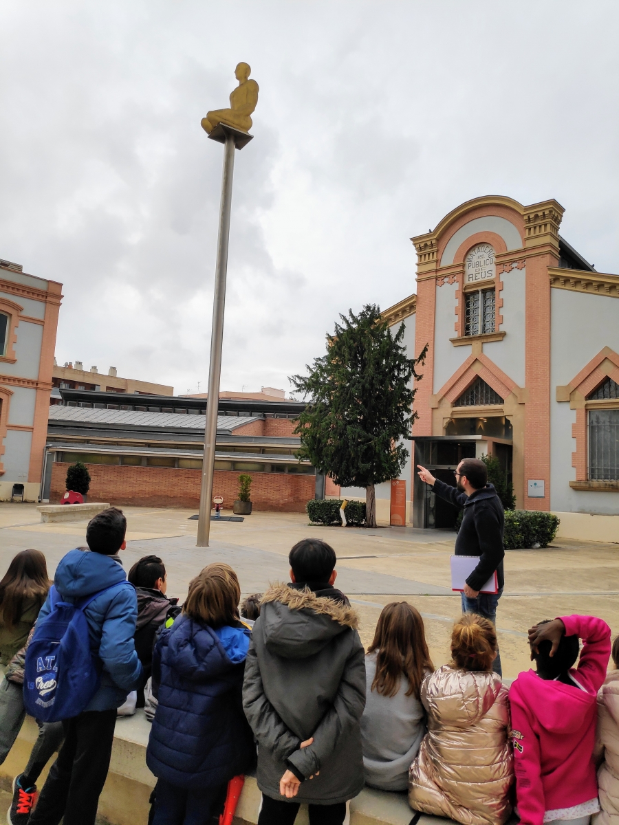 Li rentem la cara al "Cos de llum" de Jaume Plensa 
