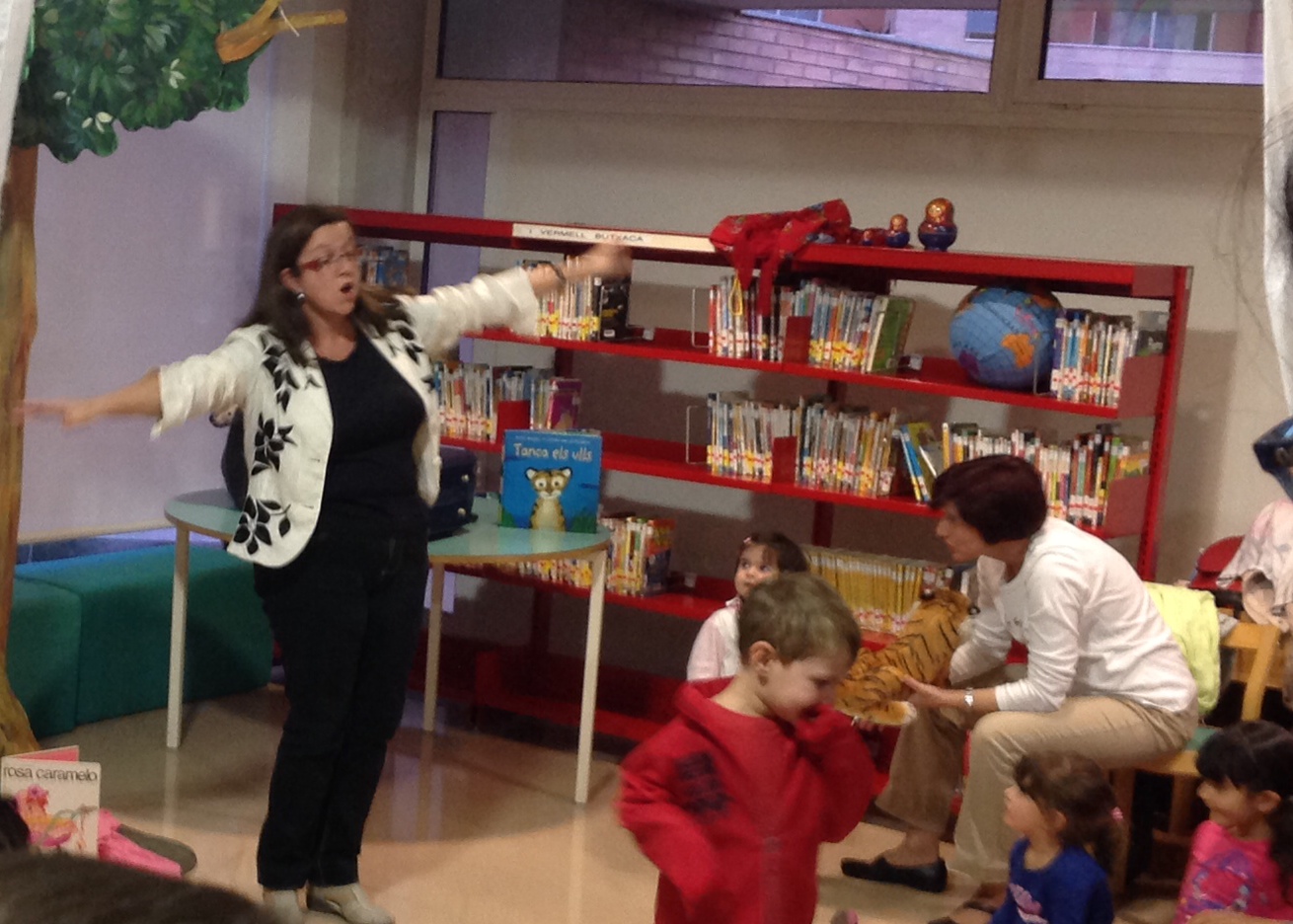 Conxa Torres, professora de pedagogia de la URV als "Contes a cau d'orella"
