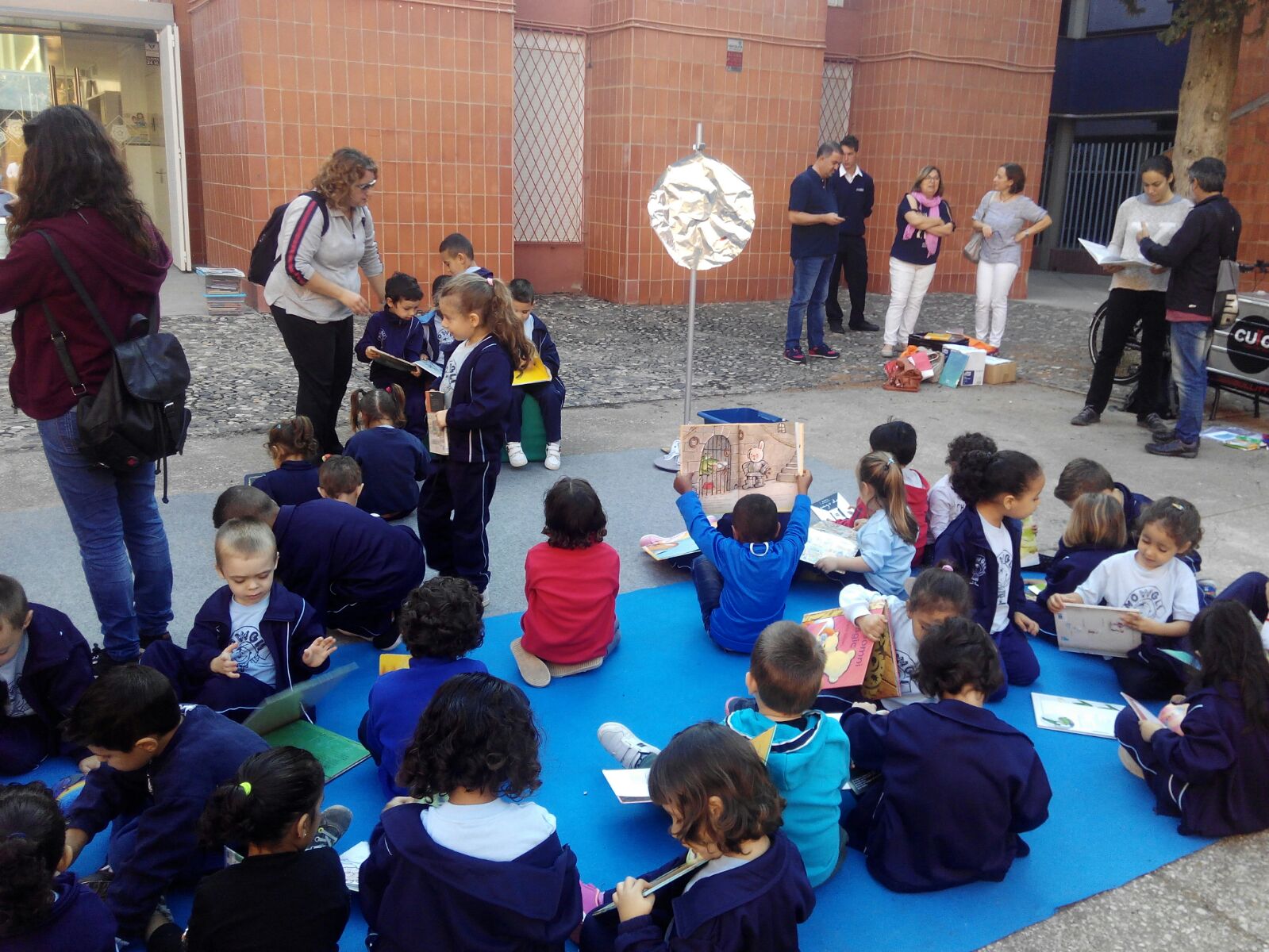 Lectura a les places