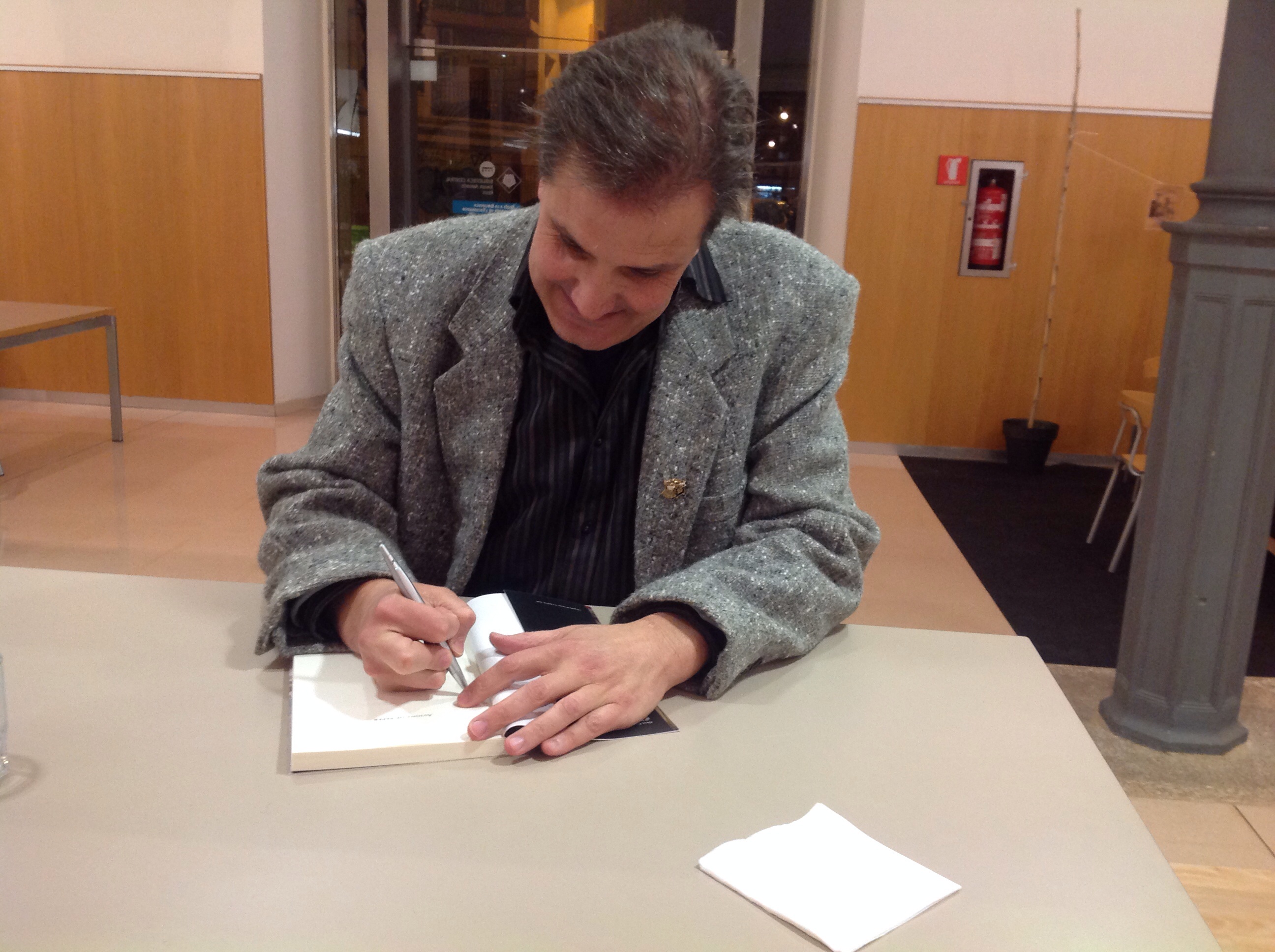 Aleix Cort presenta la seva darrera novel.la a la Biblioteca