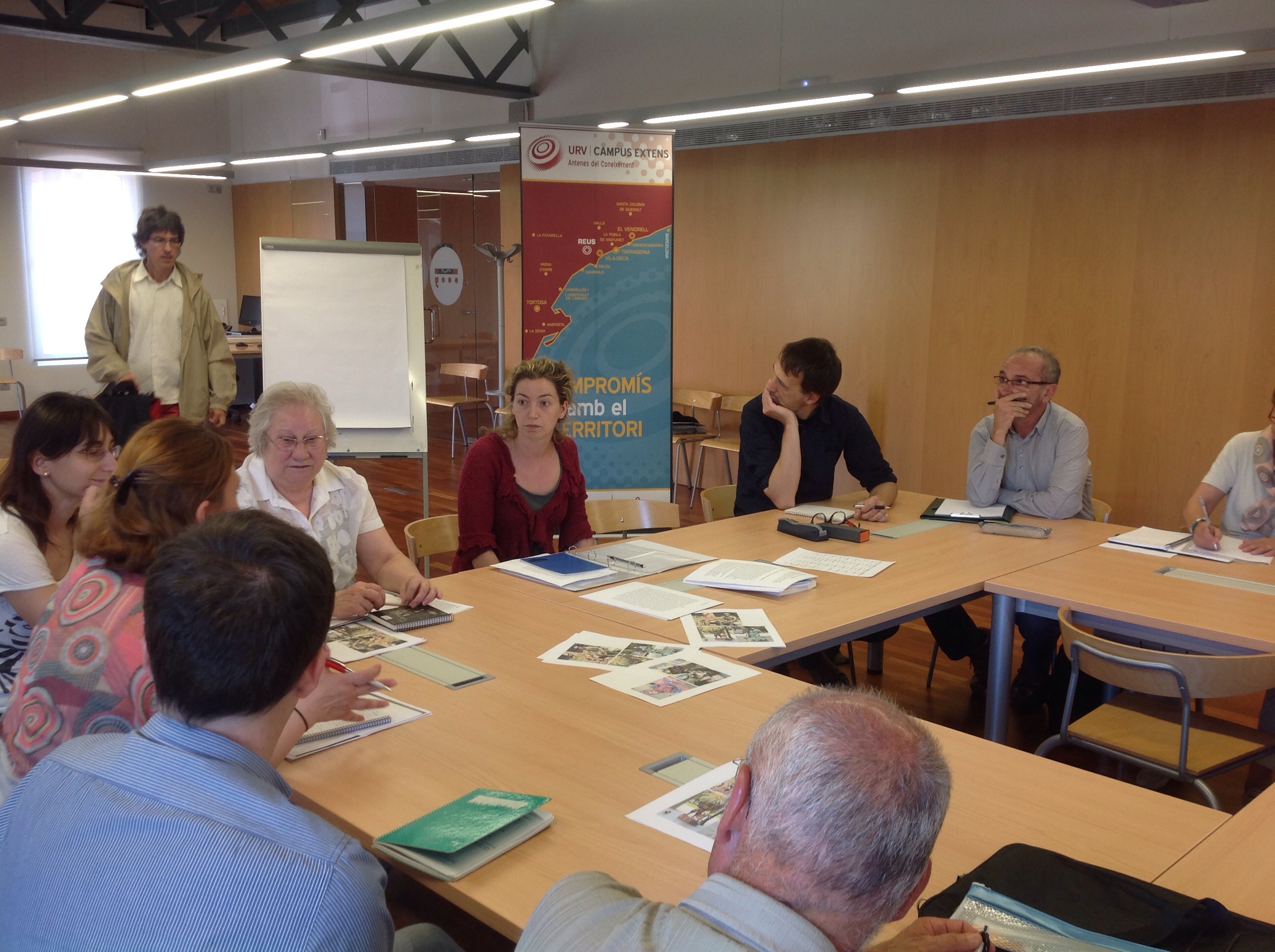 Comença la primera sessió del Taller d'escriptura creativa a càrrec de la Núria Naval