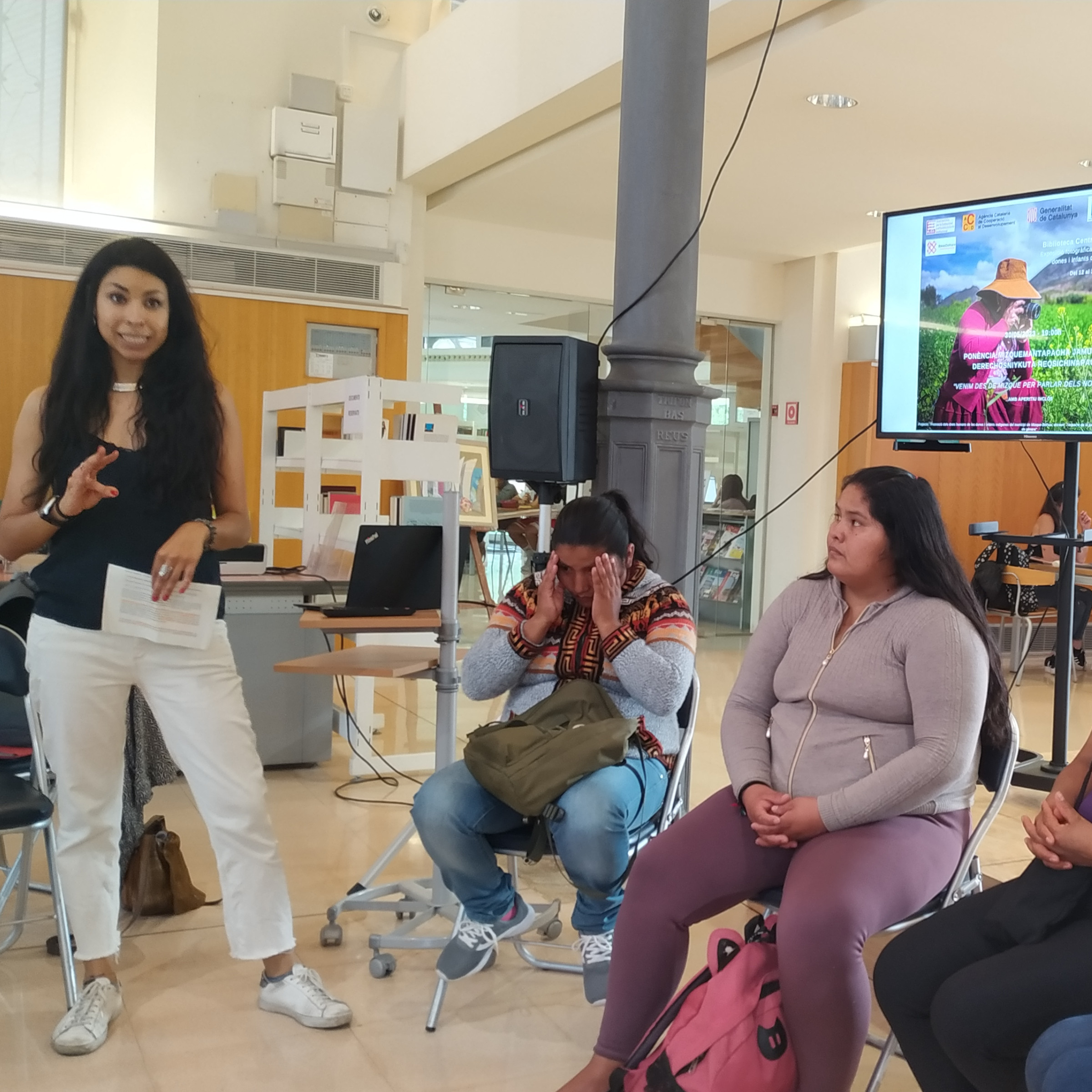 Finalitzada l'exposició fotogràfica de dones i infants de Mizque