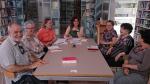 Alguns participants dels clubs de lectura de la Biblioteca escullen la novel·la finalista al Premi Crexells