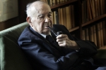 Mor, als 99 anys, l'escriptor, filòleg i humanista Martí de Riquer